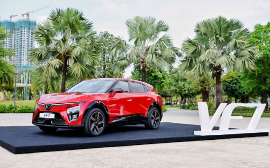 VinFast chính thức nhận đặt cọc xe VF 7 - Ưu đãi 30 triệu cho khách hàng tiên phong