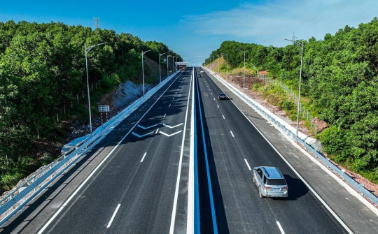 Việt Nam phấn đấu đến năm 2025 có khoảng 3.000 km đường bộ cao tốc