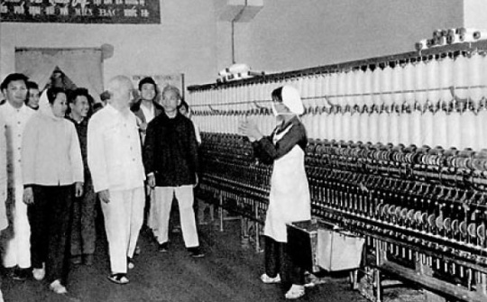 Quan điểm của Hồ Chí Minh về phát triển thương nghiệp