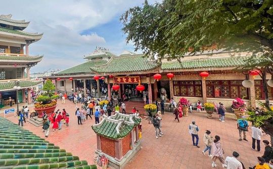 An Giang: Miếu bà Chúa Xứ núi Sam đón hơn 1 triệu lượt khách đầu năm 2023