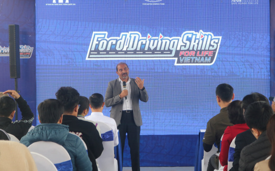 Ford Việt Nam hướng dẫn lái xe an toàn phiên bản đường địa hình
