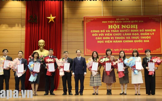 Học viện Hành chính Quốc gia: Công bố và trao quyết định về công tác cán bộ