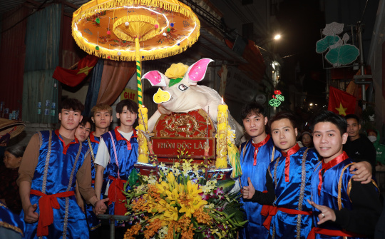 Rộn ràng lễ hội rước lợn ở La Phù