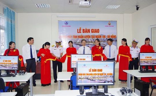 Thành ủy Đà Nẵng thăm quân cảng Cam Ranh và Bộ Tư lệnh Vùng 4 Hải quân