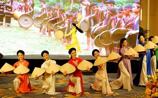 Định hướng hoàn thiện thể chế, chính sách và phát huy nguồn lực xây dựng nền văn hóa Việt Nam “Dân tộc, dân chủ, nhân văn và khoa học”