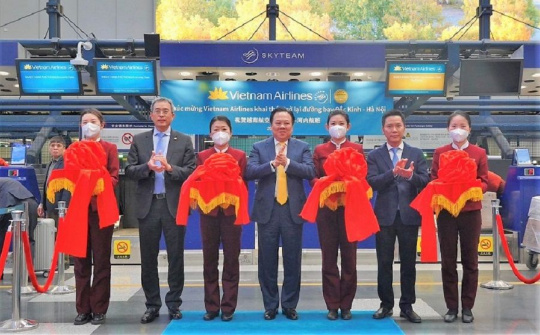 Hàng không Việt Nam đón khách bay thường lệ đầu tiên từ Bắc Kinh sau 3 năm