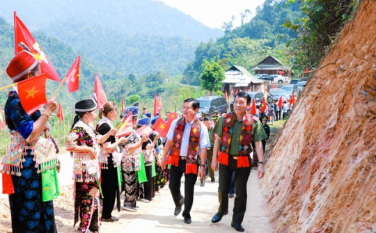 Hộ nghèo, hộ khó khăn ở Nghệ An được Bộ Công an trao tặng nhà tình nghĩa