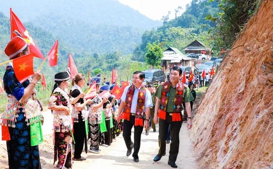 Hộ nghèo, hộ khó khăn ở Nghệ An được Bộ Công an trao tặng nhà tình nghĩa