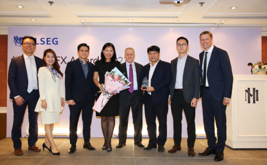 Vietcombank nhận danh hiệu Best FXall Taker tại lễ trao giải thưởng Refinitiv Vietnam FX Awards năm 2023