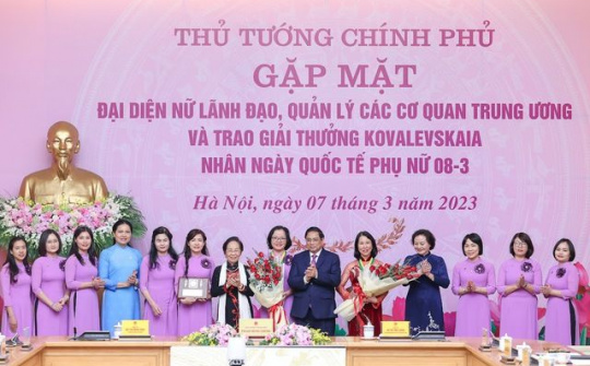 Thủ tướng gặp mặt đại diện nữ lãnh đạo, quản lý và trao giải thưởng Kovalevskaia