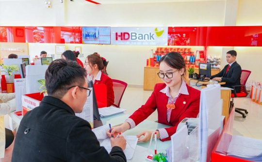Gửi tiết kiệm tại HDBank, nữ khách hàng ở Hà Nội trúng 1 tỷ đồng
