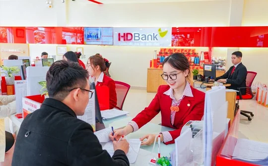 Gửi tiết kiệm tại HDBank, nữ khách hàng ở Hà Nội trúng 1 tỷ đồng