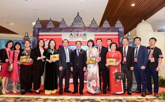 Sen Tài Thu: “Phụ nữ hiện đại, không ngại làm đẹp”
