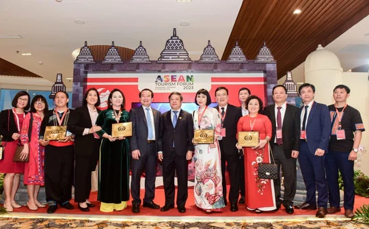Sen Tài Thu: “Phụ nữ hiện đại, không ngại làm đẹp”