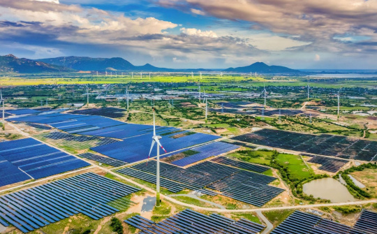 Phát triển năng lượng xanh đối mặt nhiều nghịch lý