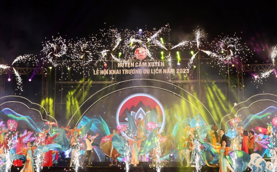Rực rỡ đêm khai hội du lịch Cẩm Xuyên