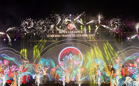 Rực rỡ đêm khai hội du lịch Cẩm Xuyên