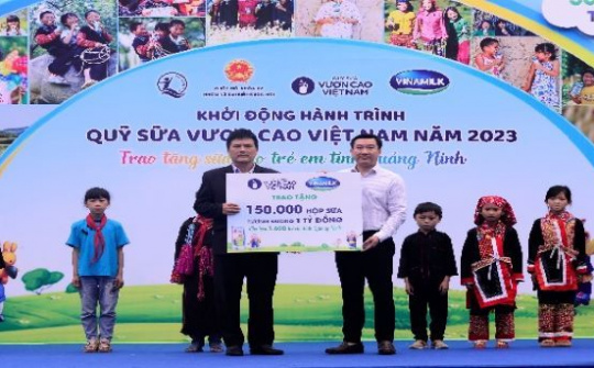 Khởi động Quỹ sữa Vươn cao Việt Nam năm 2023: Trao 1,5 triệu hộp sữa cho gần 17.000 trẻ em