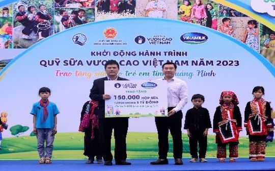 Khởi động Quỹ sữa Vươn cao Việt Nam năm 2023: Trao 1,5 triệu hộp sữa cho gần 17.000 trẻ em