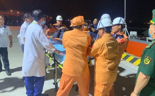 Cứu nạn thành công một thuyền viên Philippines trên vùng biển Khánh Hòa