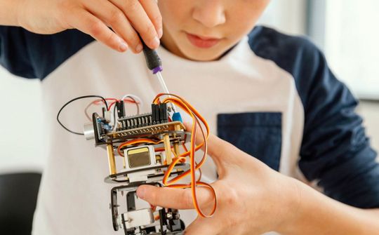 Phát triển nguồn nhân lực Stem chất lượng cao: Từ chủ trương của Đảng đến chính sách của nhà nước và vấn đề đặt ra