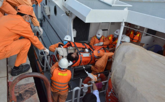 Cứu nạn kịp thời thuyền viên nước ngoài gặp nạn trên biển