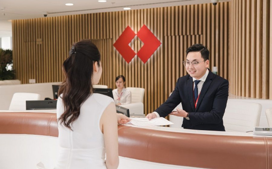 Hút thêm hàng trăm nghìn khách hàng nhờ chuyển đổi số, Techcombank báo lãi 5.600 tỷ đồng quý 1/2023