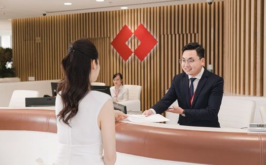 Hút thêm hàng trăm nghìn khách hàng nhờ chuyển đổi số, Techcombank báo lãi 5.600 tỷ đồng quý 1/2023