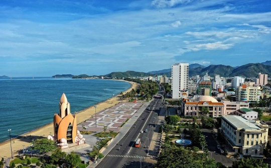 Khánh Hòa đẩy mạnh chuyển dịch cơ cấu kinh tế gắn với đổi mới mô hình tăng trưởng