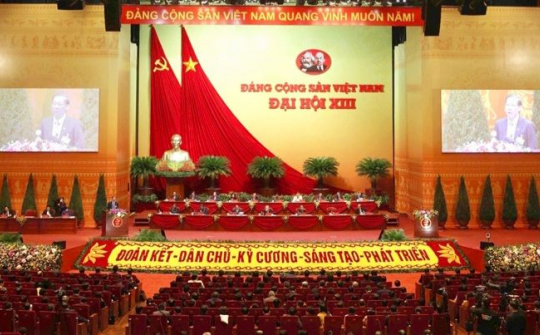 Nhận thức và giải quyết mối quan hệ giữa đổi mới kinh tế và đổi mới chính trị trong quá trình đổi mới