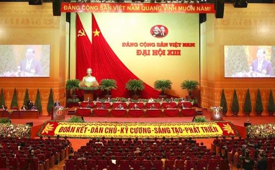 Nhận thức và giải quyết mối quan hệ giữa đổi mới kinh tế và đổi mới chính trị trong quá trình đổi mới