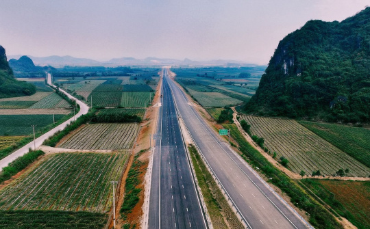 Khởi công 03 cao tốc trục Đông - Tây và 02 đường Vành đai trước ngày 30/6/2023