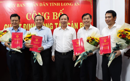 Long An: Công bố các Quyết định về công tác cán bộ