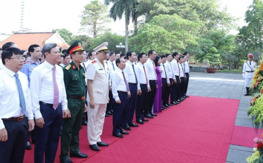 Thanh Hoá: Đoàn đại biểu tỉnh dâng hương tưởng nhớ Chủ tịch Hồ Chí Minh