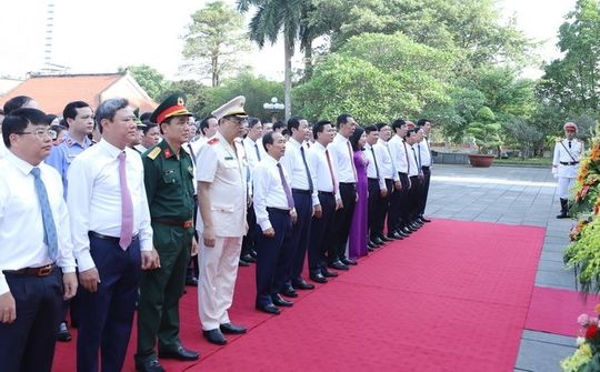 Thanh Hoá: Đoàn đại biểu tỉnh dâng hương tưởng nhớ Chủ tịch Hồ Chí Minh
