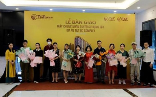 Cư dân T&T DC Complex chính thức nhận bàn giao giấy chứng nhận quyền sử dụng đất