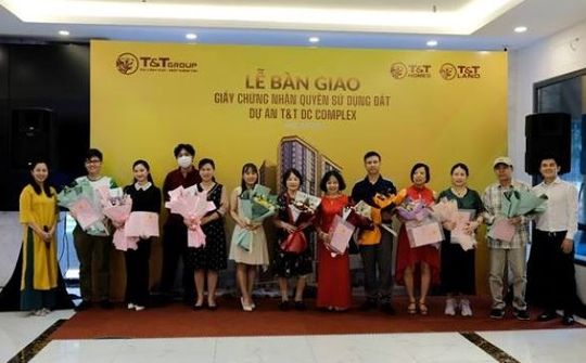 Cư dân T&T DC Complex chính thức nhận bàn giao giấy chứng nhận quyền sử dụng đất