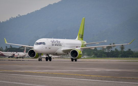 Máy bay A220 thế hệ mới nhất thực hiện bay trình diễn ở khu vực Đông Nam Á