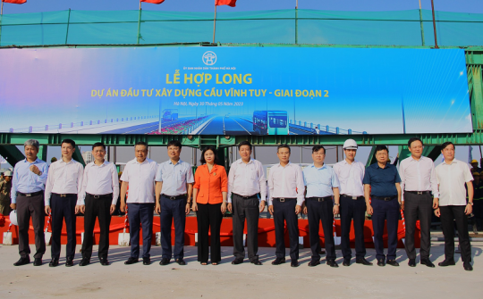 Cầu Vĩnh Tuy 2 hoàn thành khối hợp long cuối cùng