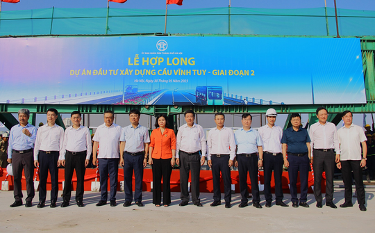 Cầu Vĩnh Tuy 2 hoàn thành khối hợp long cuối cùng