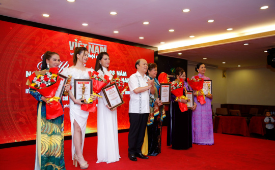 Doanh nhân – Hoa khôi Tài sắc Lê Thu Hà đồng hành cùng báo chí