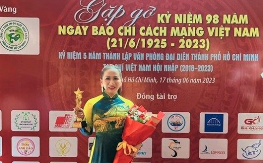 Hoa hậu thiện nguyện Yến Phượng đồng hành với báo chí