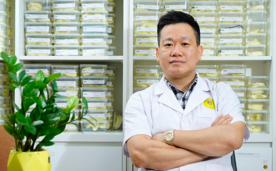 Thiếu tá, BSCKII. Hà Hải Anh: Tâm tỏa sáng hai màu áo