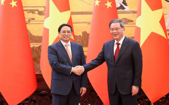 Prime Minister Pham Minh Chinh holds talks with Chinese Premier Li Qiang