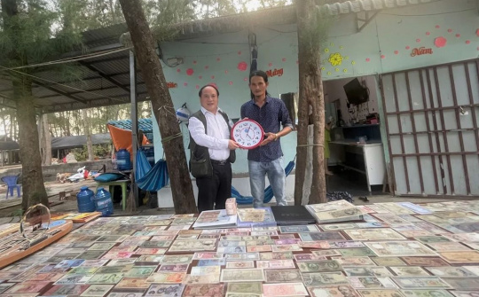 Gặp gỡ người sưu tầm tiền cổ tại Lagi, Bình Thuận