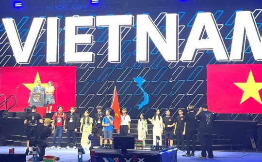 Khởi động chương trình 'A Year of Robotics 2024' và Giải vô địch quốc gia VEX Robotics 2024