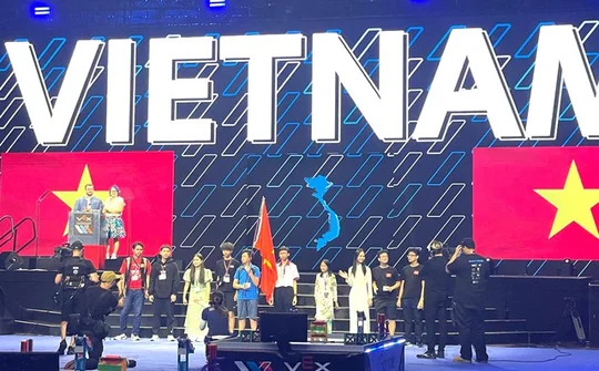Khởi động chương trình 'A Year of Robotics 2024' và Giải vô địch quốc gia VEX Robotics 2024