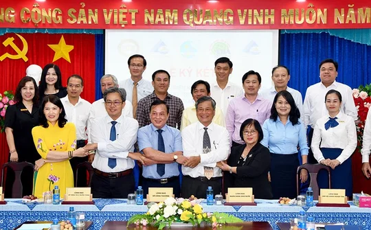 An Giang: 5 đơn vị ký kết phối hợp phát triển thanh toán không dùng tiền mặt