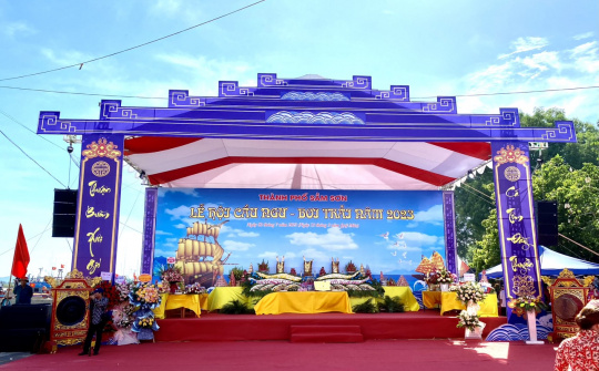 Tưng bừng lễ hội cầu ngư - bơi trải TP Sầm Sơn năm 2023