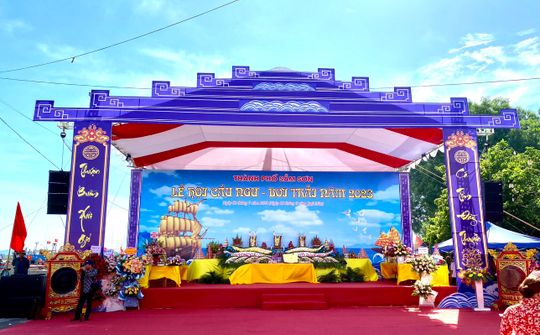 Tưng bừng lễ hội cầu ngư - bơi trải TP Sầm Sơn năm 2023